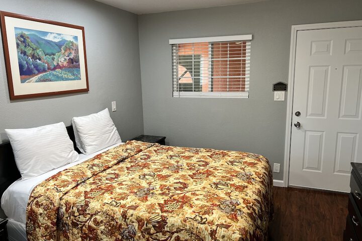 Room 11 of 26