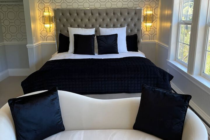 Room 51 of 150