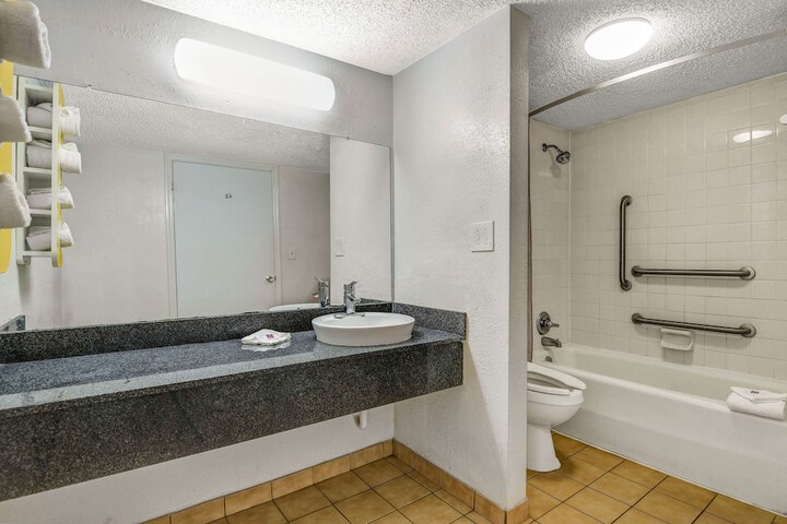 Motel 6 Calhoun GA