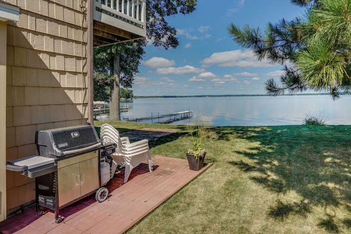 Lakefront Chippewa Falls Haven w / Private Deck!