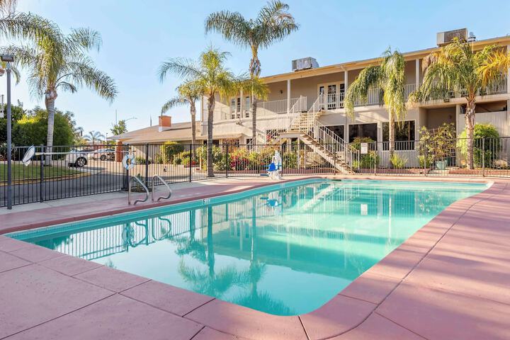 Pool 4 of 42