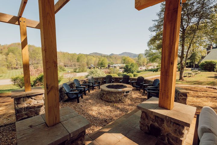 Tremont Lodge & Resort