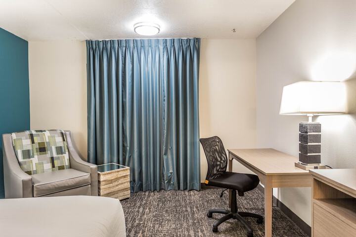 EverSpring Inn & Suites