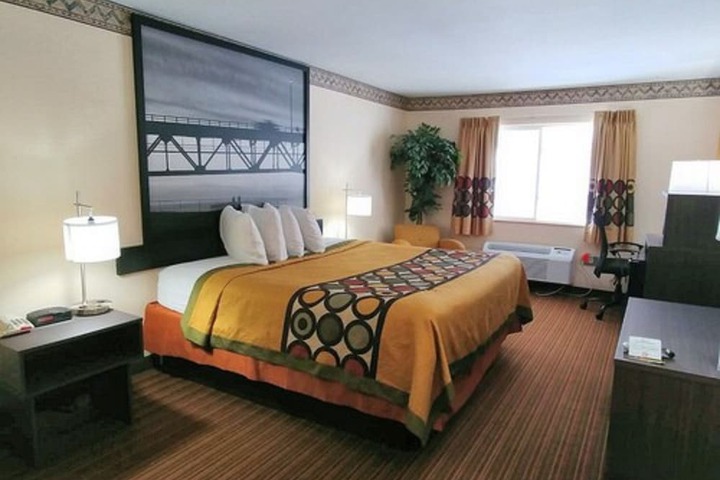 Room 9 of 23