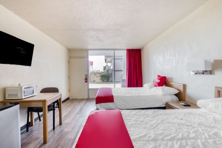 Room 11 of 28