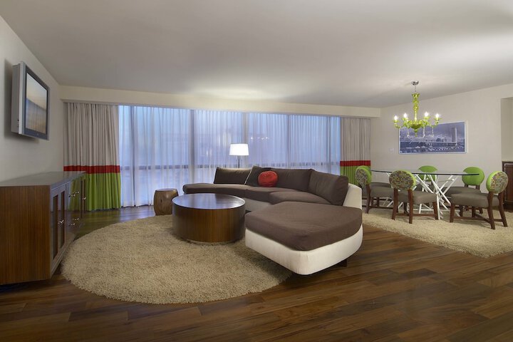 Room 14 of 122