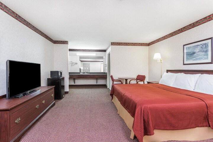 Room 10 of 19