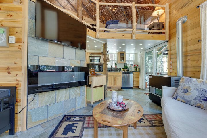 Idaho Springs Cabin w / Hot Tub on Half Acre!