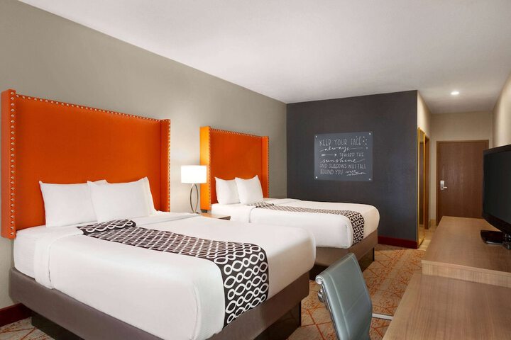 La Quinta Inn & Suites by Wyndham Lackawanna