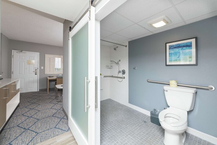 Room 15 of 102