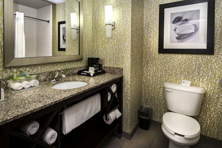 Room 21 of 40