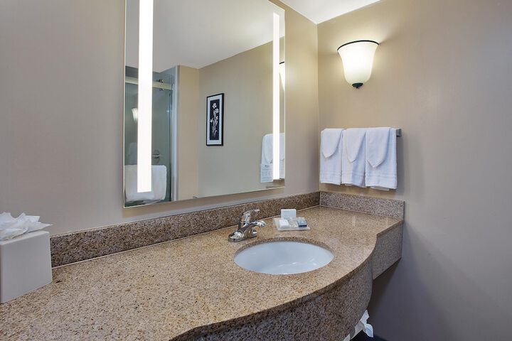 Hilton Garden Inn Chesapeake / Greenbrier