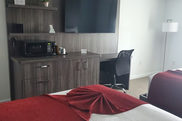 Room 10 of 18