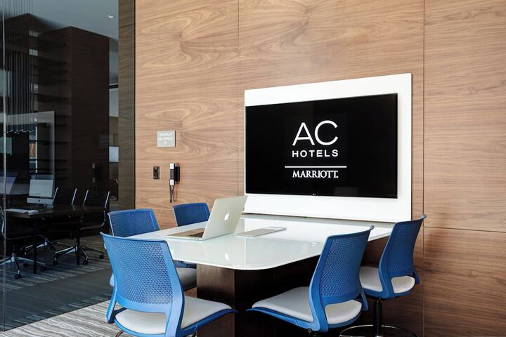 AC Hotel Phoenix Tempe / Downtown
