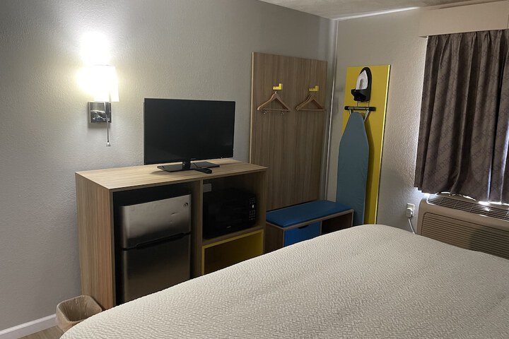 Room 16 of 28