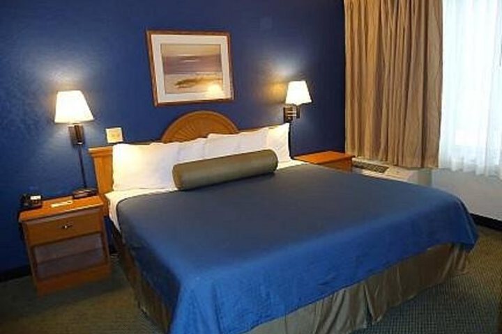 MAGNUSON GRAND HOTEL AND CONFERENCE CENT