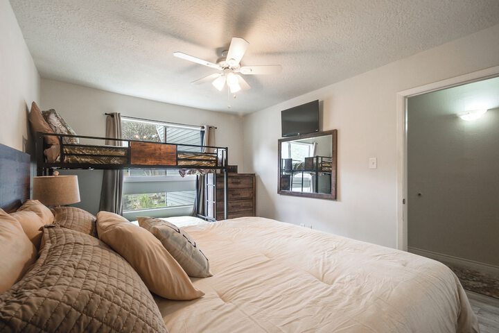 Lake Conroe Condo: Patio & Water Views