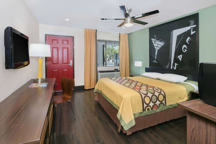 Room 15 of 22