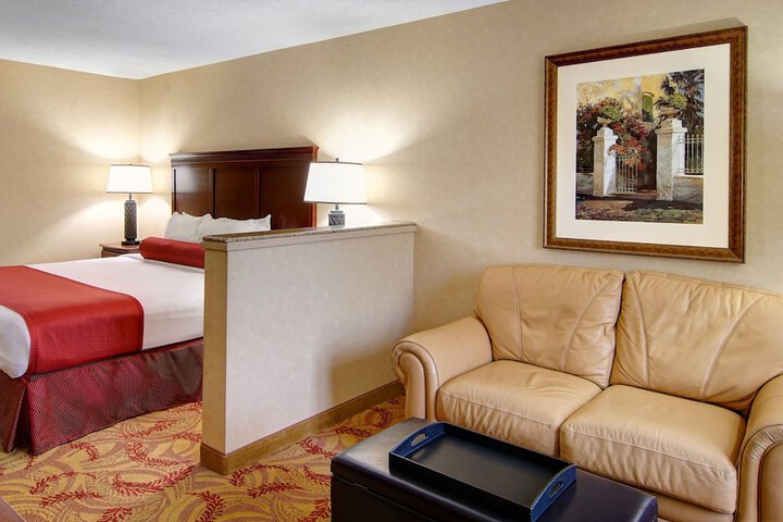 The Grand Hotel - Salem