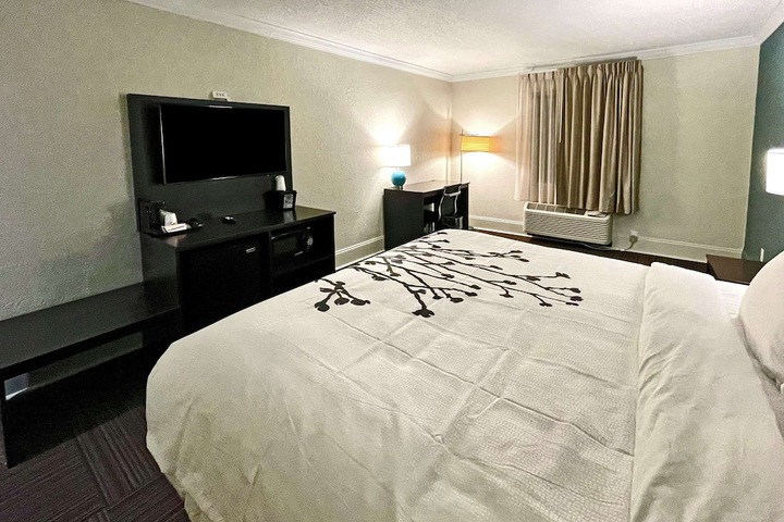 Room 25 of 49