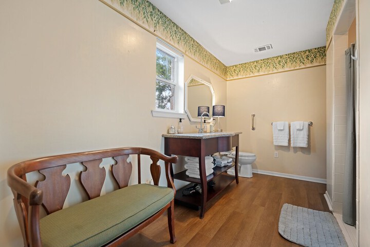 Pet-friendly Marble Falls Home w / Hot Tub!