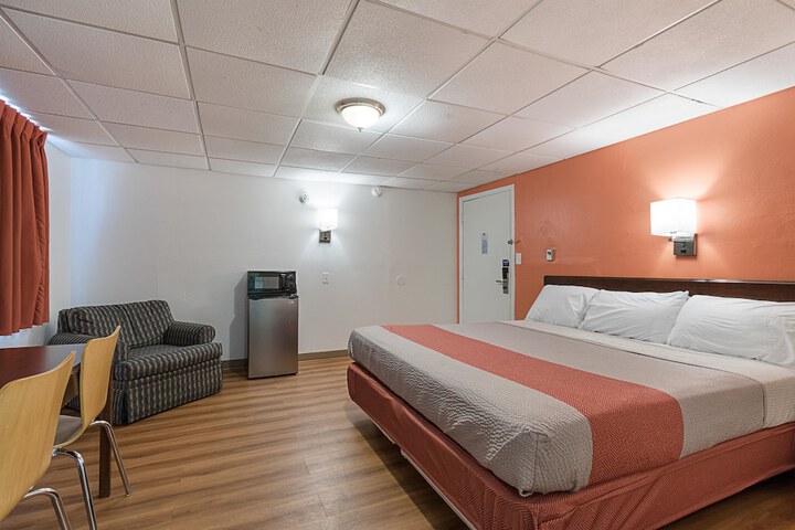 Room 27 of 51