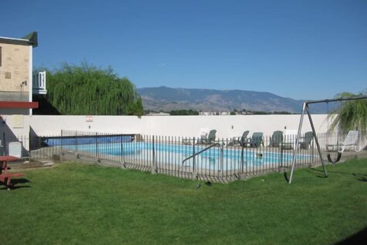 Pool 11 of 38