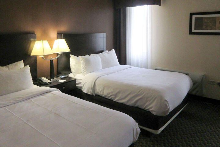 Comfort Inn & Suites Pittsburgh Fox Chapel