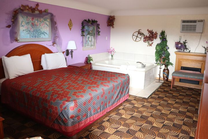Room 27 of 48