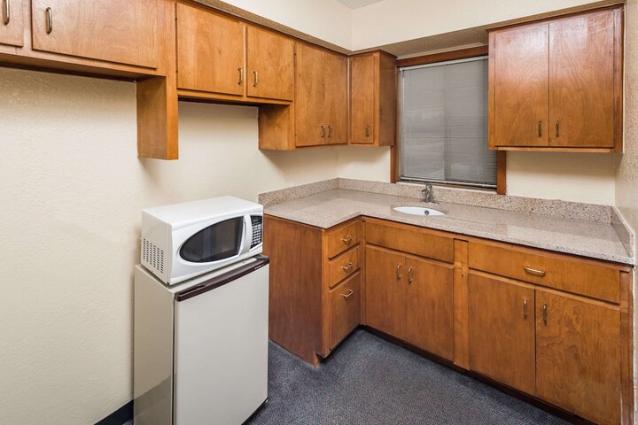 Room 8 of 16