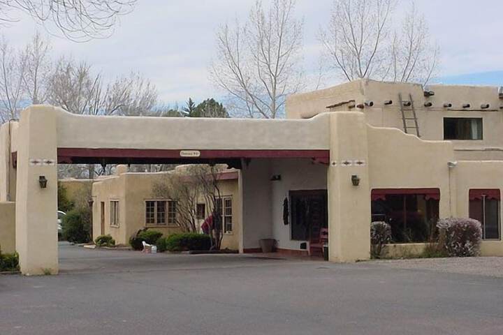 El Pueblo Lodge