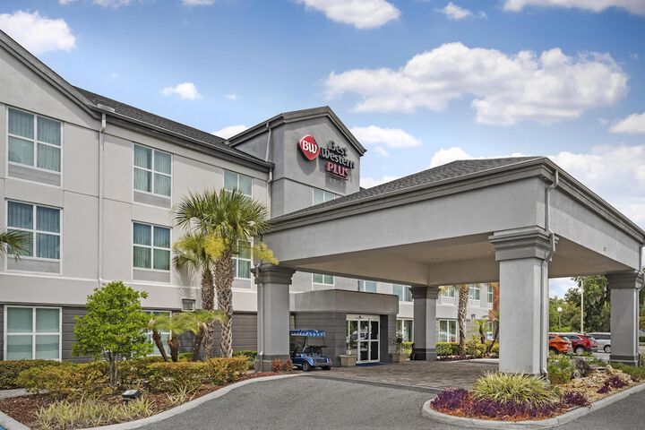 Best Western Plus Chain of Lakes Inn & Suites