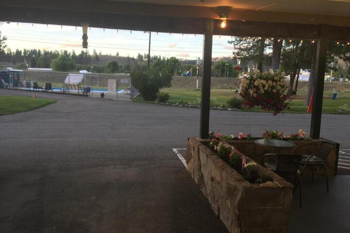 Evergreen Motel