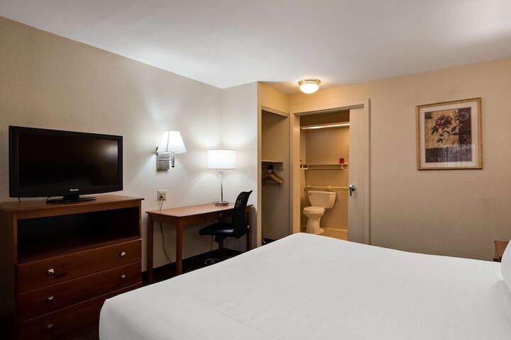 Room 7 of 25