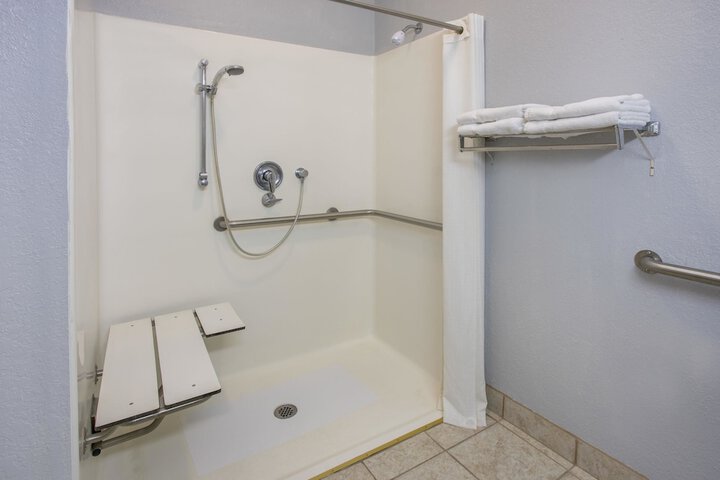 Room 7 of 13