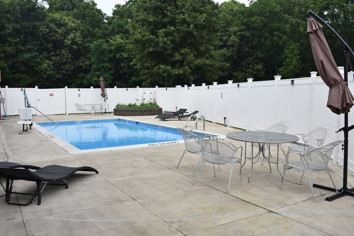 Pool 4 of 34