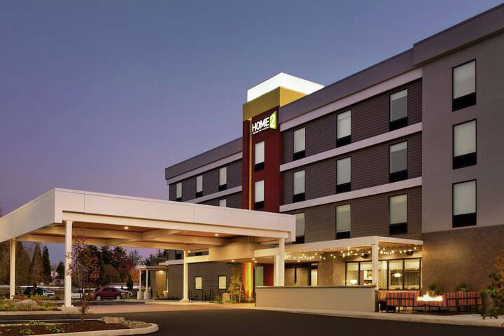 Hotel 3 of 65