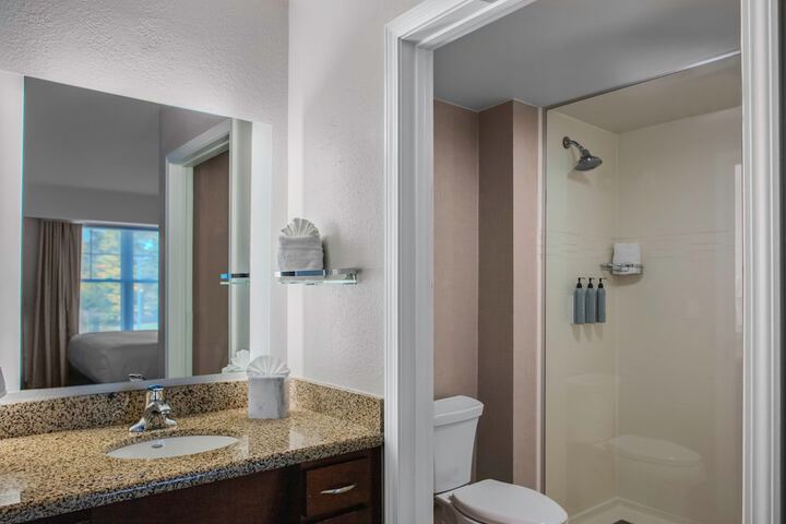 Room 21 of 38