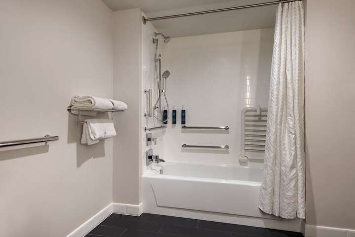 Four Points by Sheraton Bakersfield
