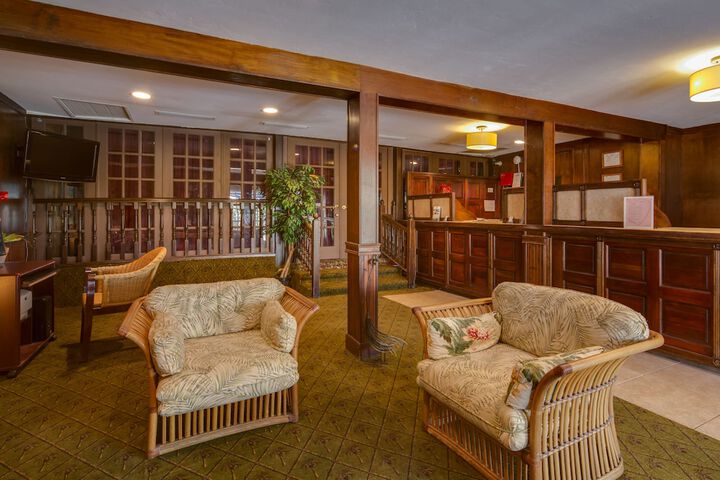 Olde Marco Island Inn and Suites