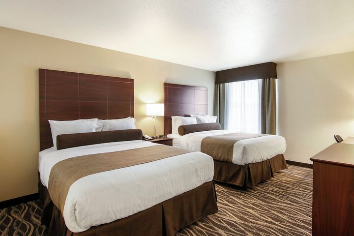 Cobblestone Inn & Suites at UW Stout Downtown Menomonie
