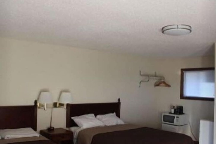 Room 13 of 16