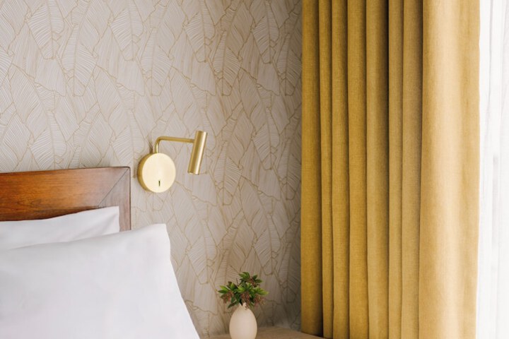 Room 43 of 60