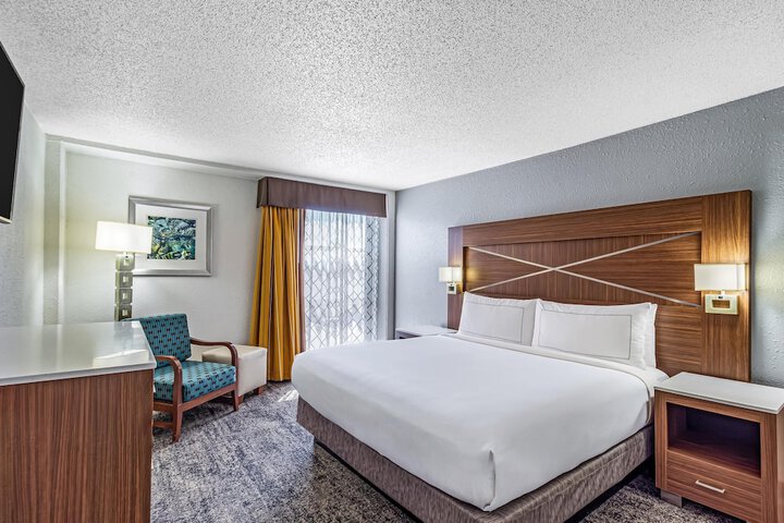 DoubleTree by Hilton Milwaukee Downtown