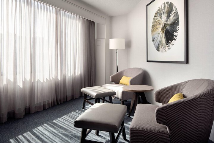 Room 10 of 37