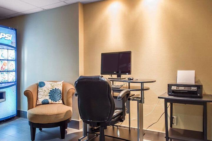 Business Center 27 of 28