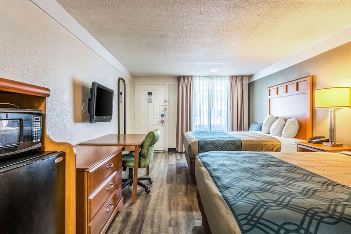 Room 13 of 37