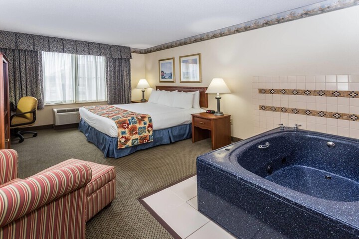 Baymont by Wyndham Waterford / Burlington WI