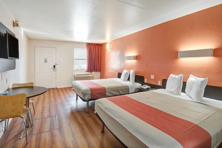 Room 10 of 30