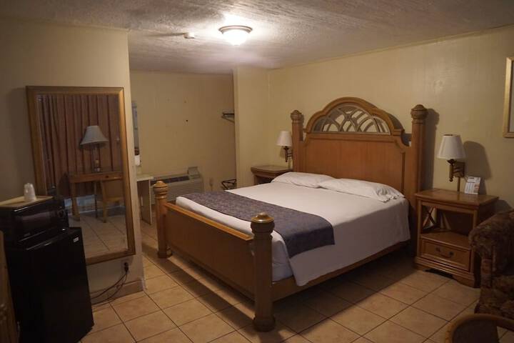 Room 10 of 14